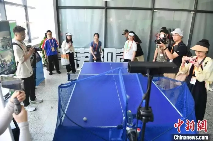 成都大運會"機器人總動員”