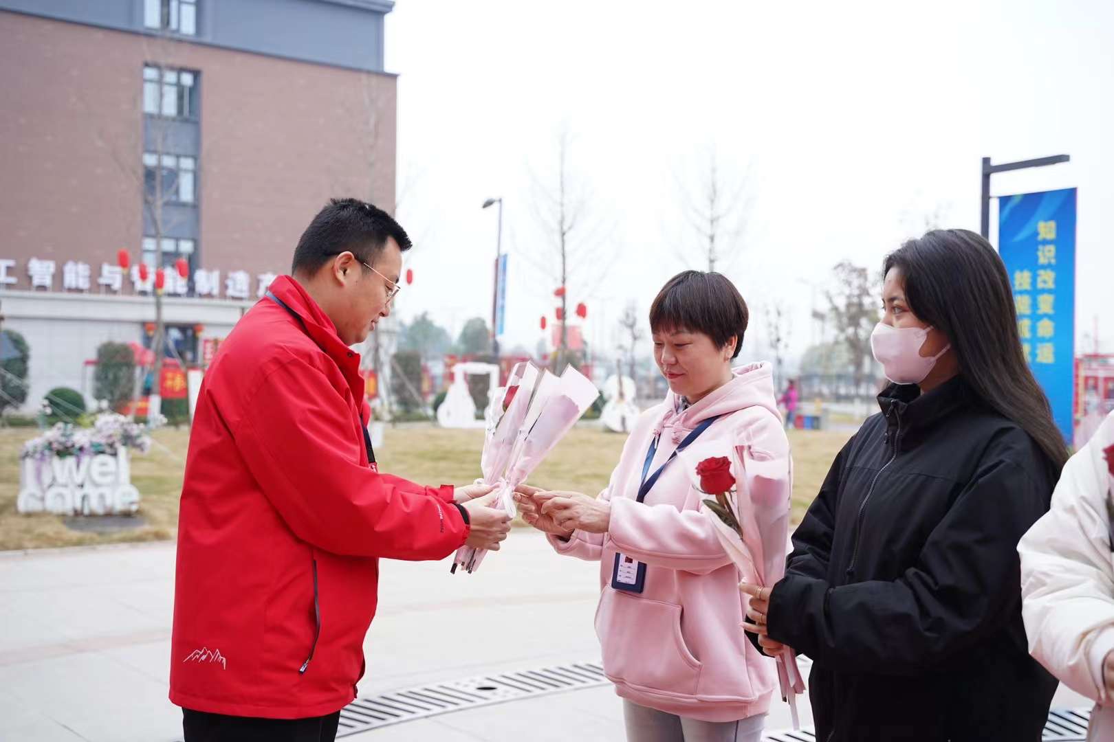 婦女節!獻給所有成都新華的女老師們