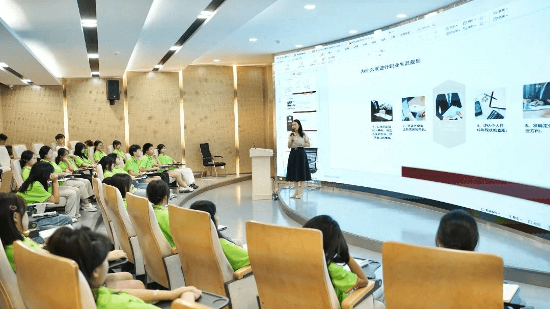 明晰職業規劃:酒店行業大咖走進成都新華