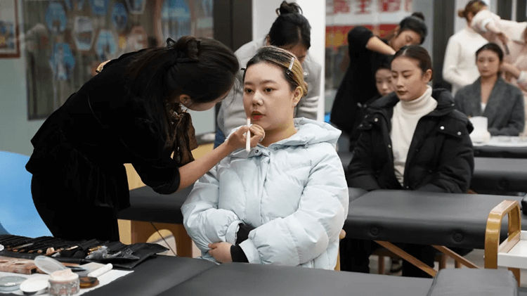 臨近年底,打工返鄉學什么技術年后好就業?